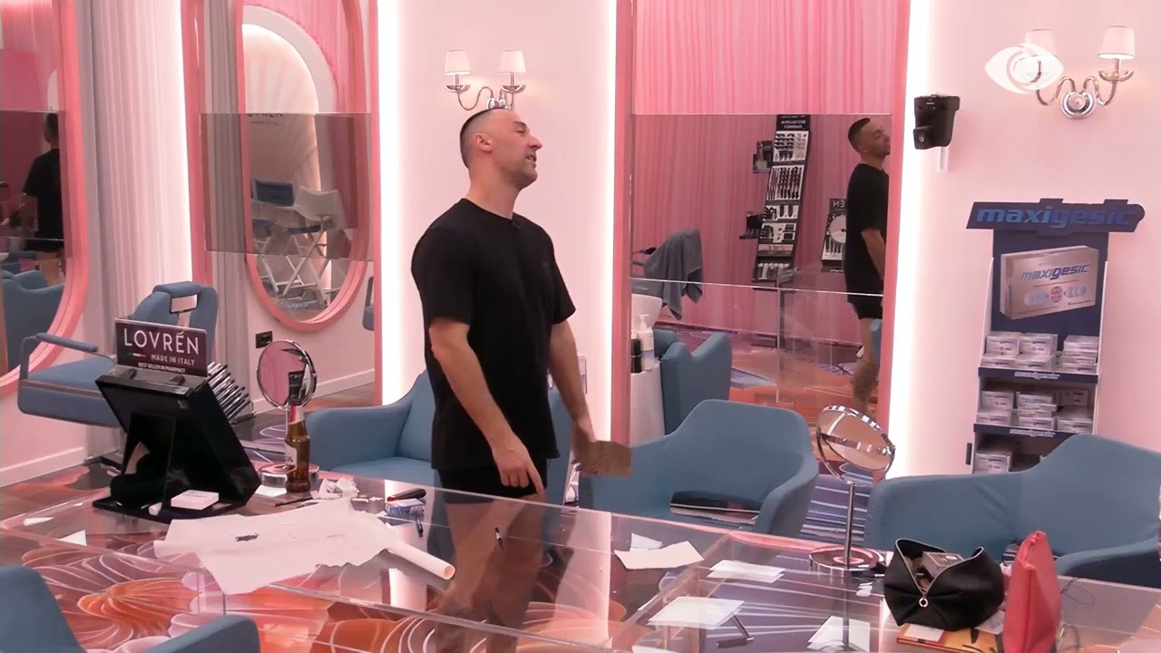 “Ato sytë blu…”/ G Bani i tregon këngën që ka shkruajtur banoreve