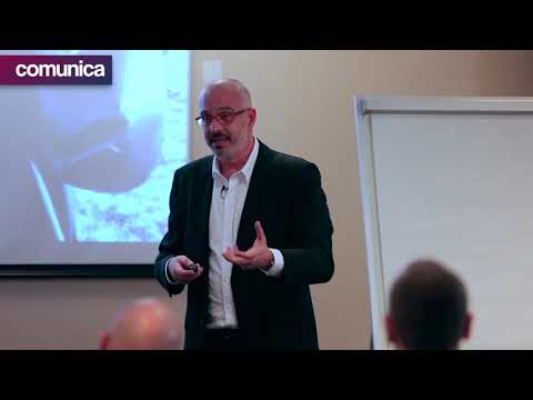 Comunicação é um esporte de contato. Vai pro campo!