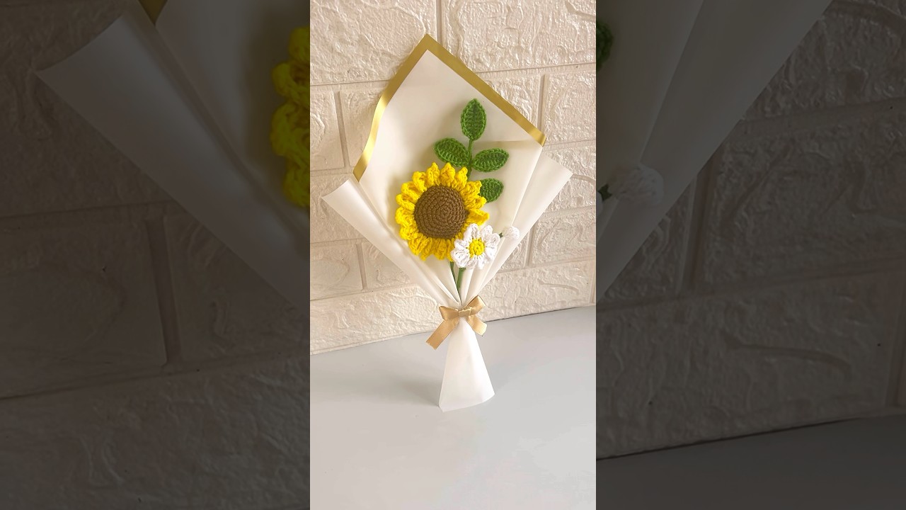 Crochet Bouquet Wrapping 🌻 #crochet #crochetbouquet #bouquetwrapping #sunflowercrochet #crocheting