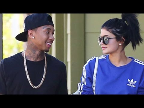 X17 EXCLUSIVE - Kylie Jenner And Tyga Enjoy A Romantic Stroll