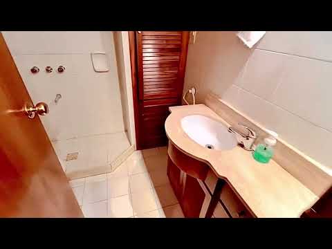 Video de YouTube - Centro.A pasos de Plaza Independencia,18 de Julio,Teatro Solís. Vivienda u Oficina. Excelente apartamento 2 dormitorios  al frente, en un bellísimo  edificio que es Patrimonio Arquitectónico