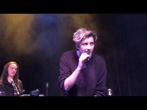 Hold Me live by Ria Mae and Neon Dreams