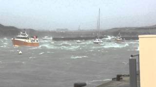 preview picture of video 'Port du Conquet lors de la tempête Ulla le 14 février 2014 très grosse mer au finistère'