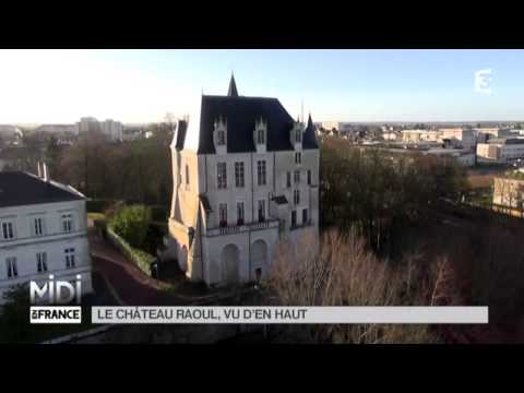 VUE D'EN HAUT  Le château Raoul