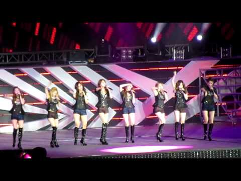 [FANCAM] GQ 120922 SNSD - Run Devil Run, SMTOWN INA