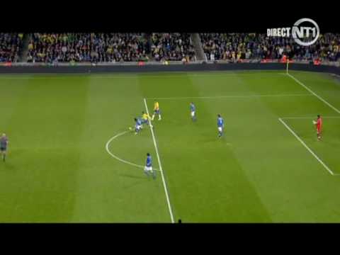 Brasil 2-0 Italy . Robinho goal