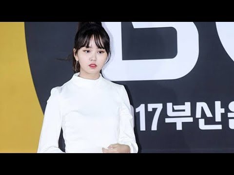 [171022] Kim So Hyun So Cute at Busan One Festival red carpet