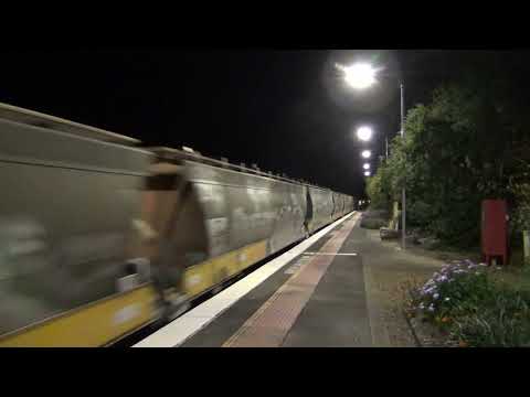 1MC6 BL32 & XR559 to Oaklands and 1CM6 BL26 & XR557 from Yarrawonga Through Euroa 25.9.2022