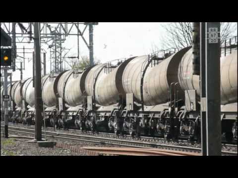 DBS 92037 "Sullivan" Heads North Through Kingsthorpe with China Clay "SIlver Bullets"
