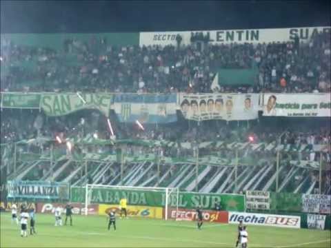 "Hinchada de Banfield vs Gimnasia LP - Fiesta con bengalas" Barra: La Banda del Sur &bull; Club: Banfield