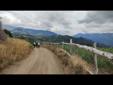 Spre Dobraia - Vedere de sus dintr-un catun izolat.