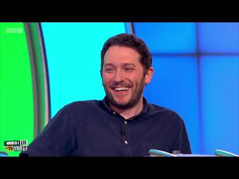 Vzdal Jon Richardson hraní na kytaru, protože ho učil někdo až moc atraktivní?