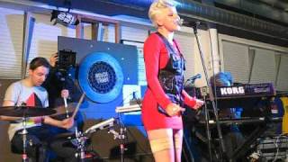 Robyn - With Every Heartbeat (Acoustic) [Live in London 15/6/10]