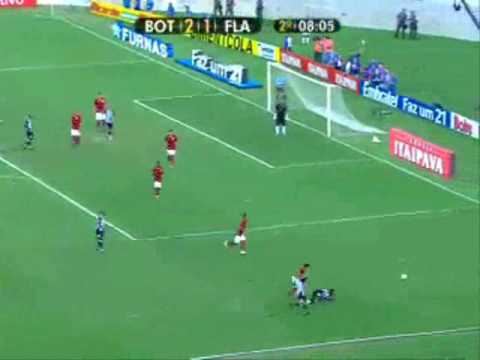 Maicosuel dribla e humilha Juan.