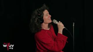 Edie Brickell &amp; New Bohemians - &quot;Ghost of a Dog&quot; (Live at WFUV)