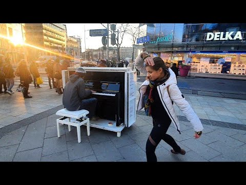 Girl is dancing in the street while someone is playing the Piano in Vienna – beautiful!