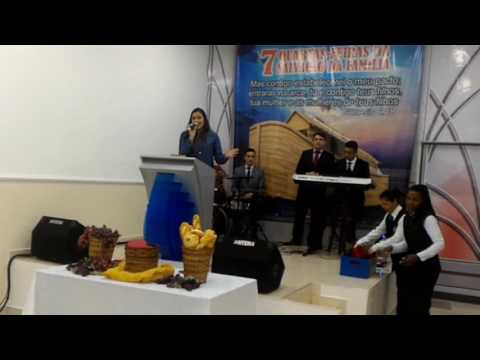 kelly Benigno Louvor e Adoração IIGD Santa Isabel-SP 07/05/2017