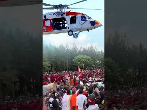 Bobi Wine in helicopter campaigning