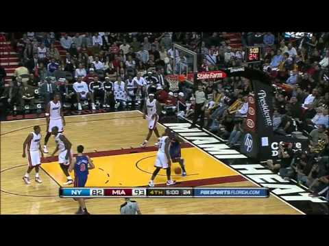 Amar'e Stoudemire dunks on LeBron James