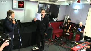 Robbie Williams - Radio 1 Live Lounge (Shine - HD)