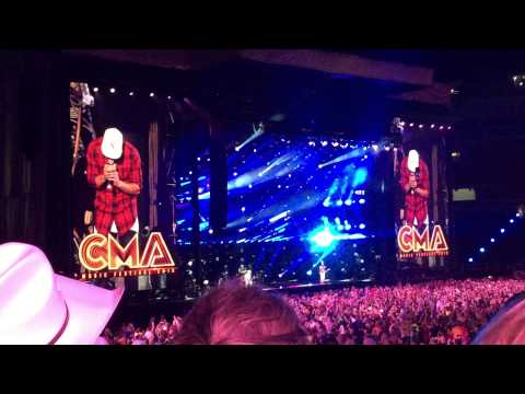 Sam Hunt - Leave the Night On - CMA Fest 2015 (HD)