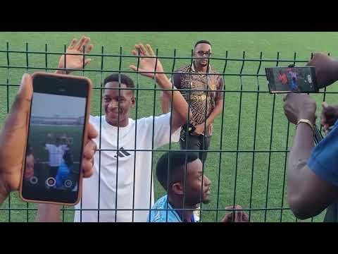 TAZAMA DJIGUI DIARRA ALIVYOPEWA PESA NA MASHABIKI WA YANGA