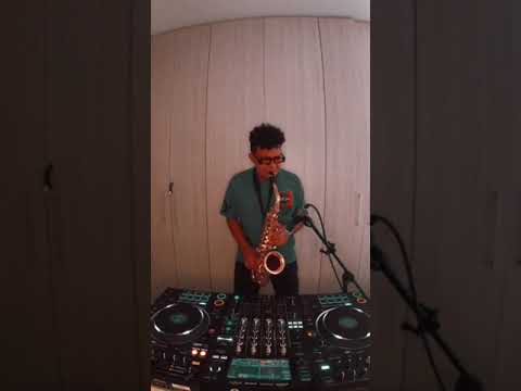 #CosmicSaxohouse 🎷😎 #IamJDP World Hold On Bob Sinclair feat. Steve Edwards