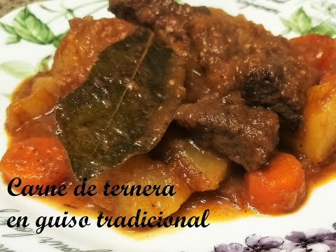 Carne de ternera estofada en guiso tradicional y casero con patatas