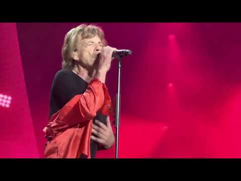 At age 79 this is really unbelievable - Mick Jagger - Rolling Stones - Out Of Control 2022 Stockholm