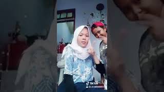 Download lagu Ada yang tau bahasa orang gila mp3 Download lagu Ada yang tau bahasa orang gila mp3