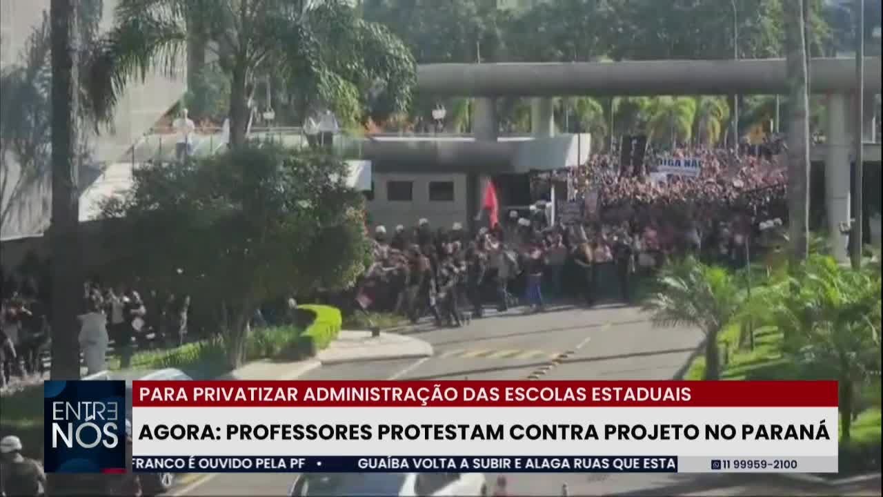 Vídeo: professores invadem Assembleia Legislativa do Paraná durante protesto