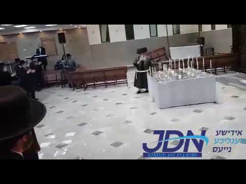 Kretchnif Yerushalayim Rebbe Lighting Candles In Honor Of Lag Baomer 5780