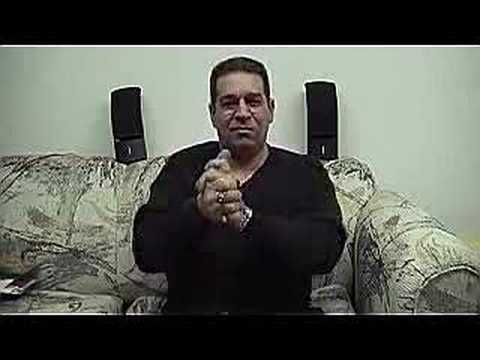 manualist plays yakety sax (benny hill theme) on his hands!