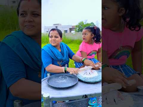 Mom mistake cute girl hand for dough hilarity ensues 😱🤪🤣🤗 #shorts #funnyvideo #funnyshorts