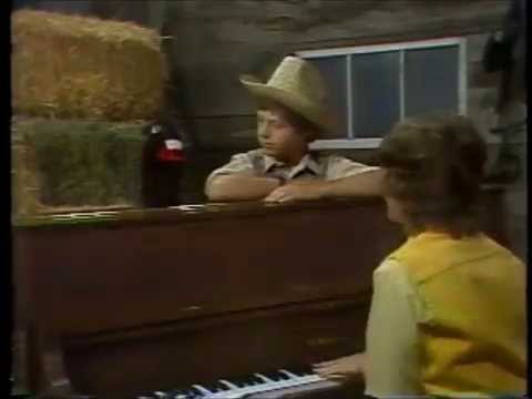 Size Small Country - The Whatcha Song (1983)