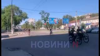 В Николаеве прошел массовый велопробег: педали крутили Ким и Сенкевич (видео)