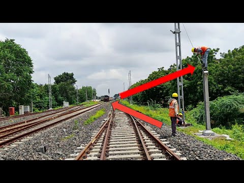 VERAVAL-PUNE CAME OUT AT A STROMY SPEED WHEN ELECTRICIAN  WORKERS WERE WORKING AT BHAKTINAGAR RAI...