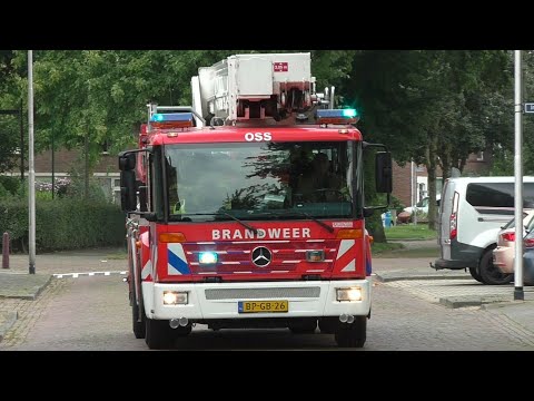 Brandweer Oss TS 21-3131 en HW 21-3151 met spoed naar een Brand Gezondheidszorg in Oss