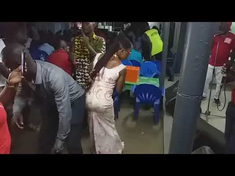 Saint Valentin A Akyékoi Avec Adolphe De Bronze - Téléphone