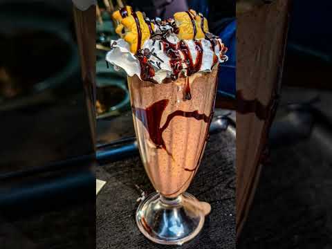 Chocolate shake Subscribe for more videos #youtubeshorts #foodmedia #yummy #tasty #delicious #yum
