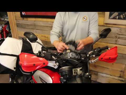 What fits inside Giant Loop's Zigzag Handlebar Bag?