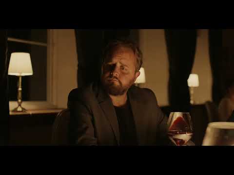 Mads Mikkelsen in Druk/Another round - She is mother of my kids (22)