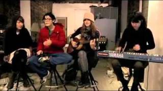 AUX Sessions: Warpaint playing "Shadows"