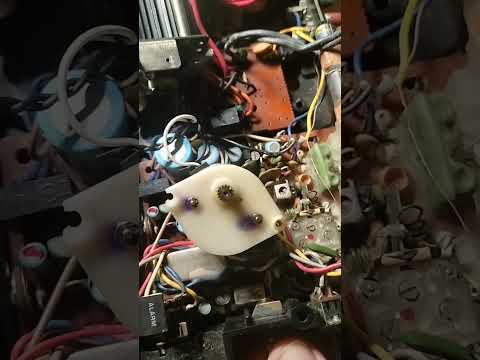 Stare starsze radio Panasonic z zegarem klapkowym