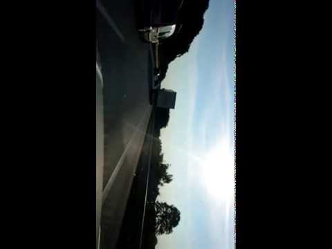 LKW schwankt auf der A24