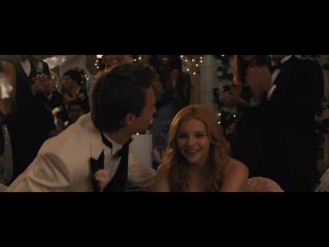 Thumbnail of the video: Carrie - Theatrical Trailer #2