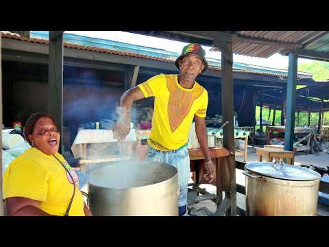 Jamaican Soup BOSS!! JUICY Turkey Neck MISTRESS!! Street Food of Jamaica 🇯🇲
