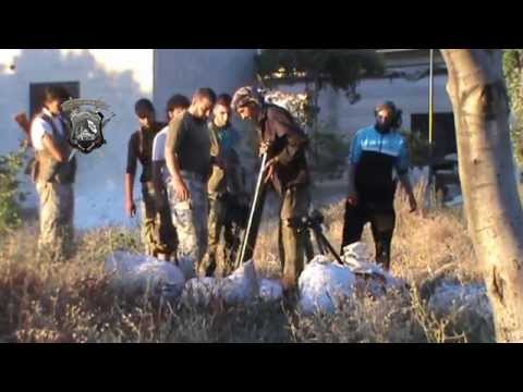 تجهيز مدفع الهاون عيار 82 لضرب مقرات النظام على جبهة الكم في ريف حمص من قبل لواء الصمود جنود الله بالاشتراك مع سرايا الحق