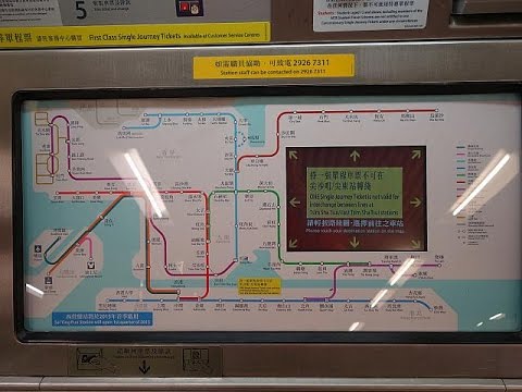 インターチェンジ コンコルスは、多くの乗客が同時に乗り換えることができるほどの幅を持っています。