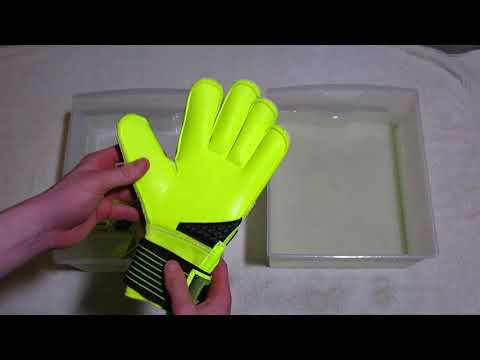 How To Pre-wash Goalkeeper Gloves - Goalkeeper Tutorial